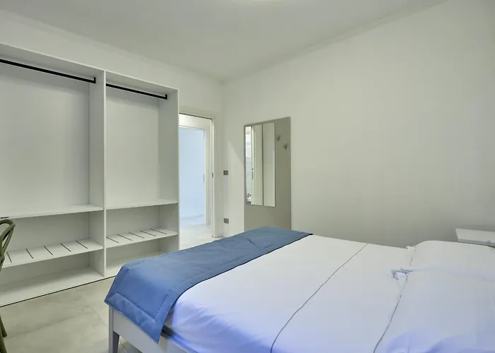 Via Ai Portici 3*