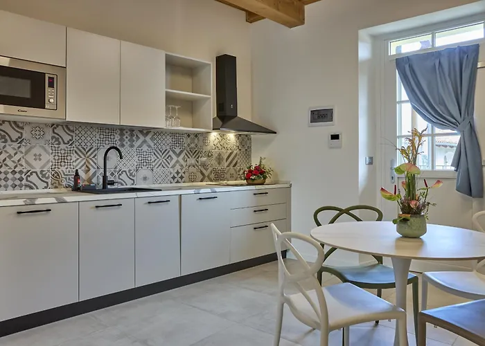 Apartmanhotel Via Ai Portici 3*