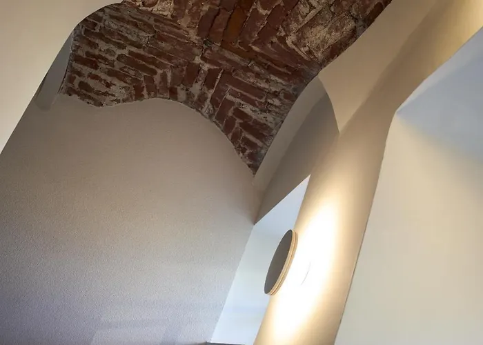 Via Ai Portici 3*